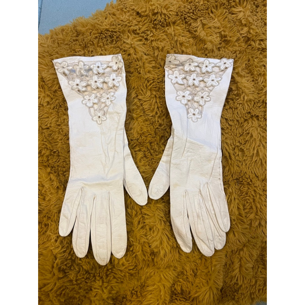 Women's Unbranded White & Beige Floral Embroidered Gloves One Size